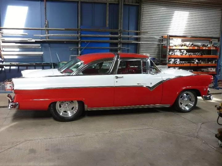 Ford Fairlane Crown Victoria Skyliner